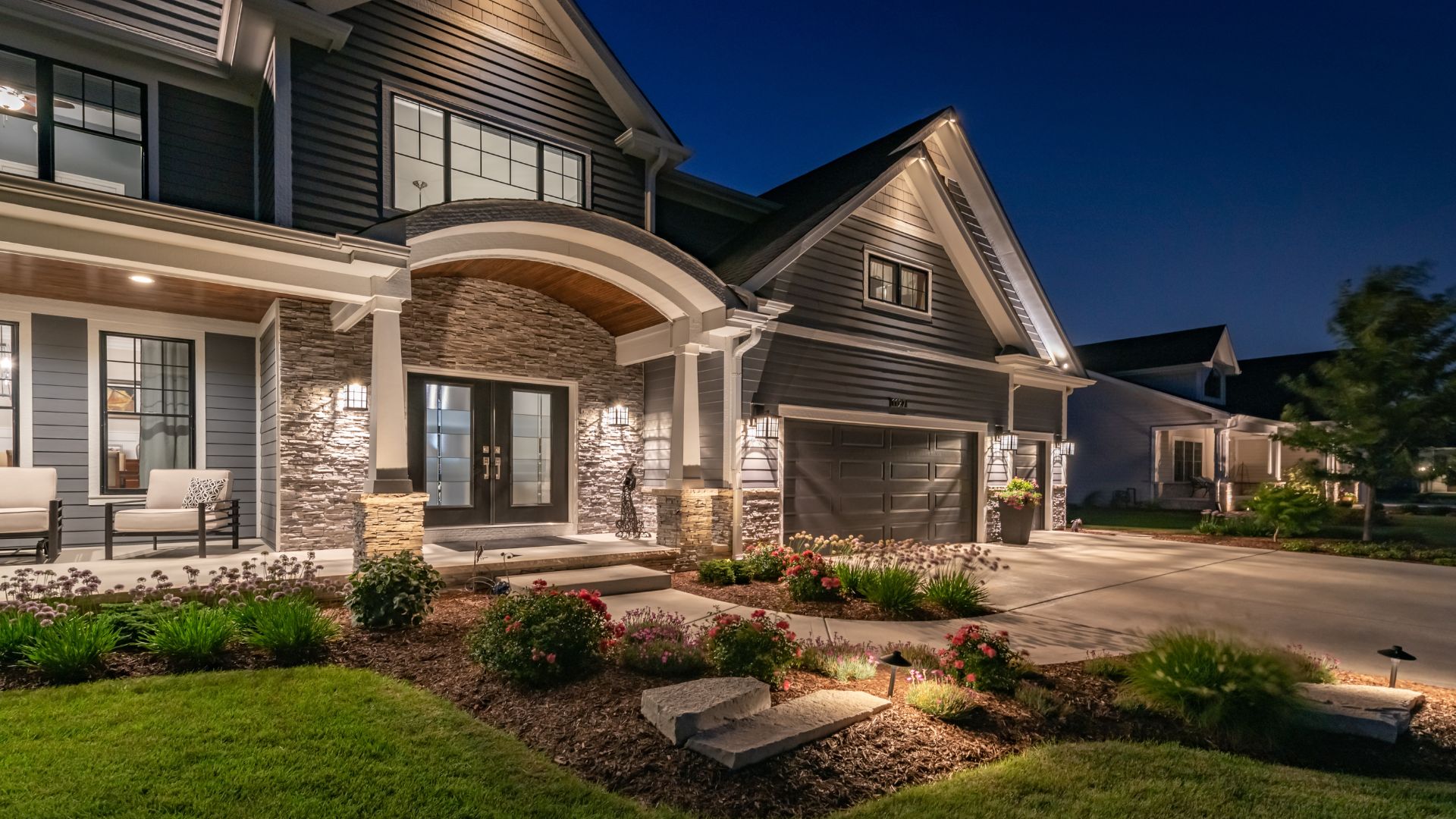 A house with a driveway and a driveway