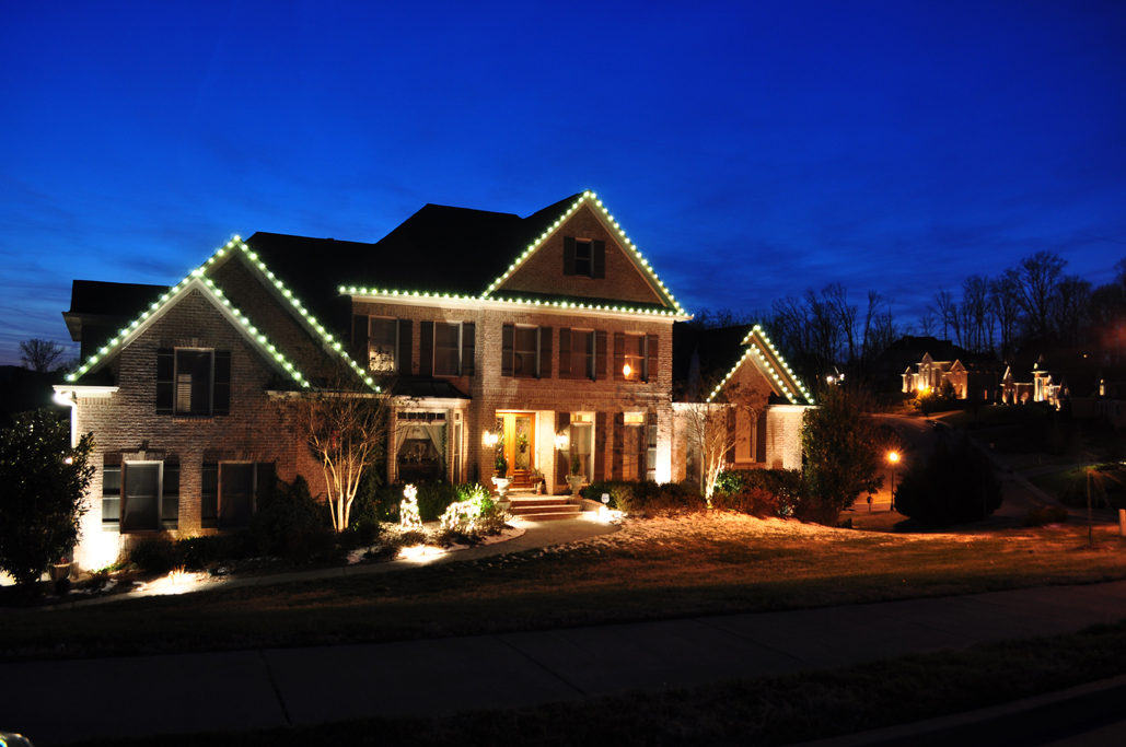 how to hang christmas lighting ideas on rooflines