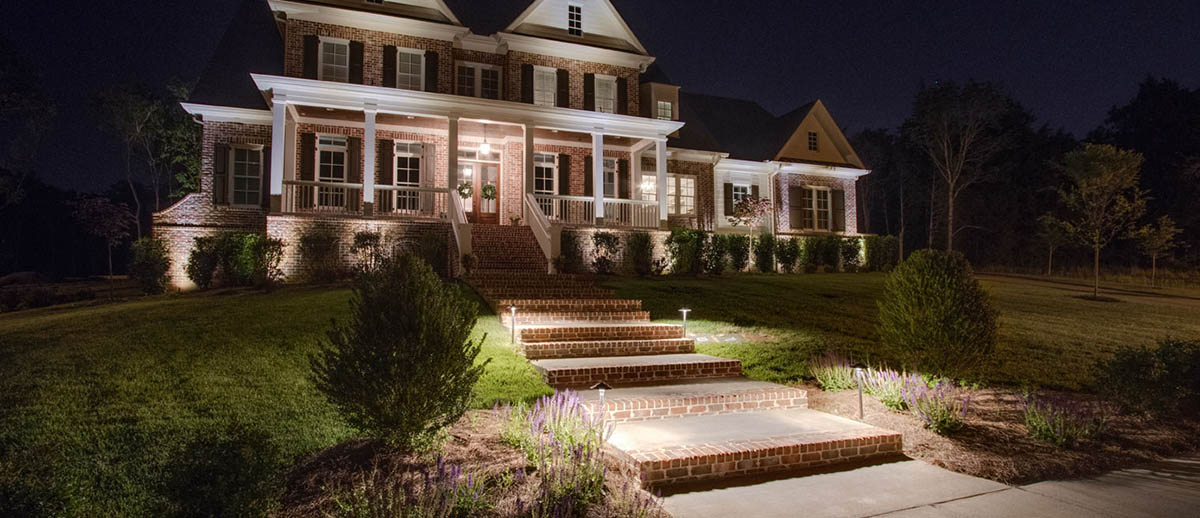 custom outdoor lighting installer in Evanston, IL