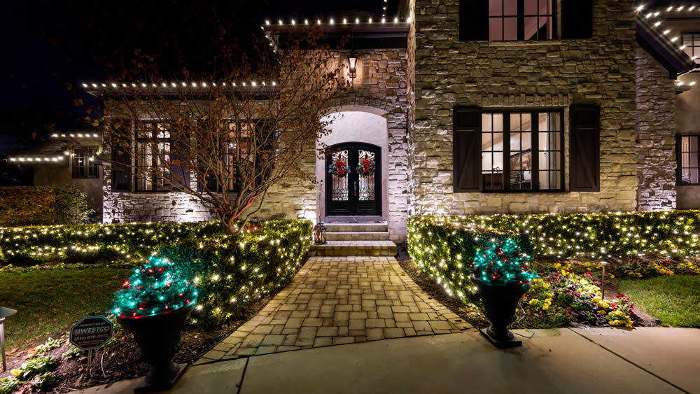 Chesterfield outdoor holiday lighting