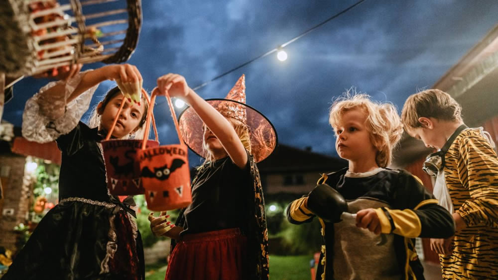 outdoor string lights for trick-or-treaters