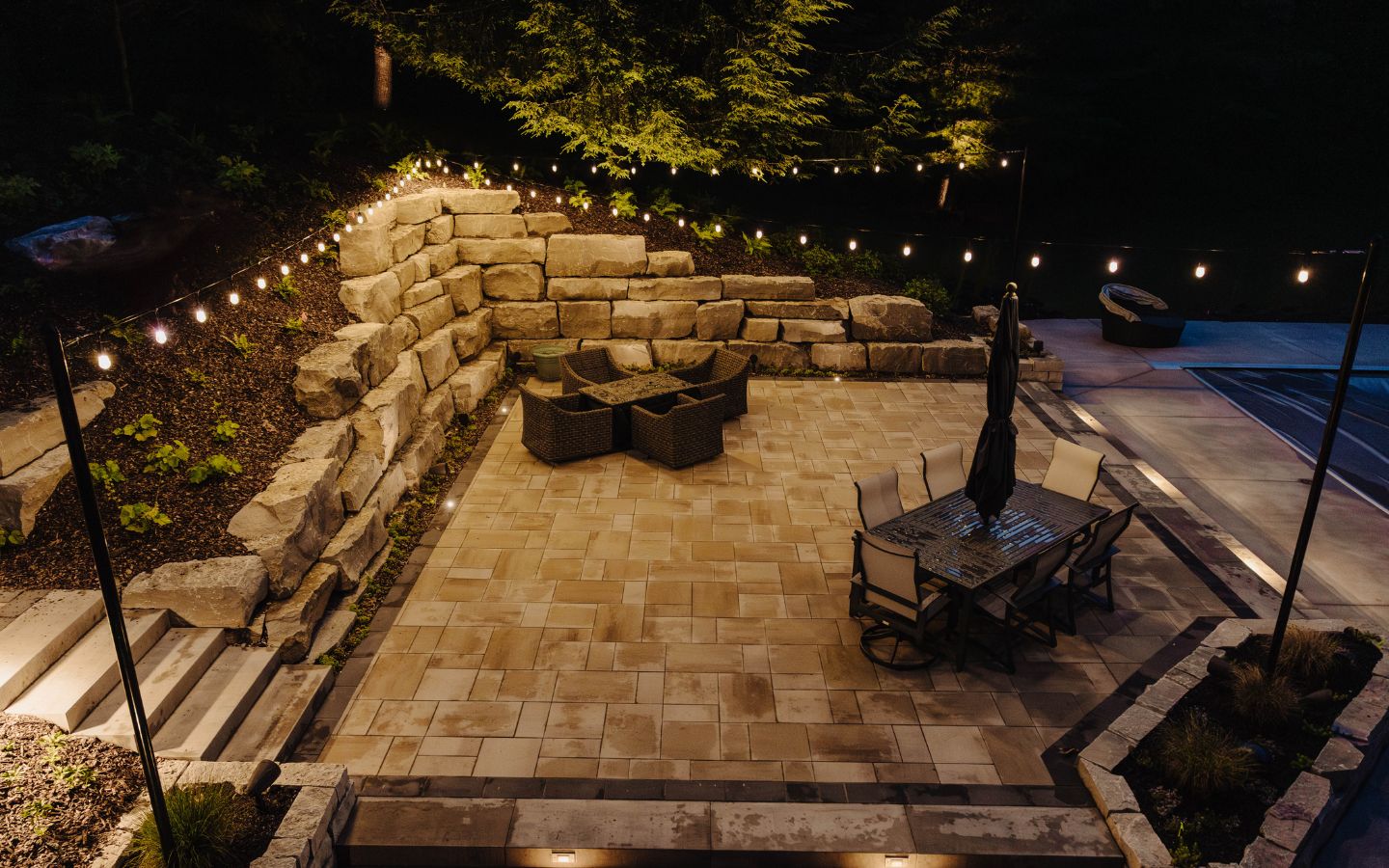 outdoor hardscaping with lighting