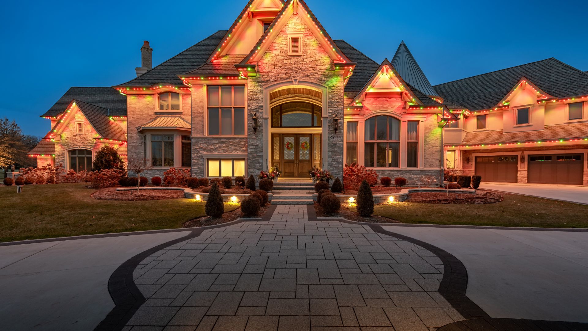 outdoor christmas lights on front of home